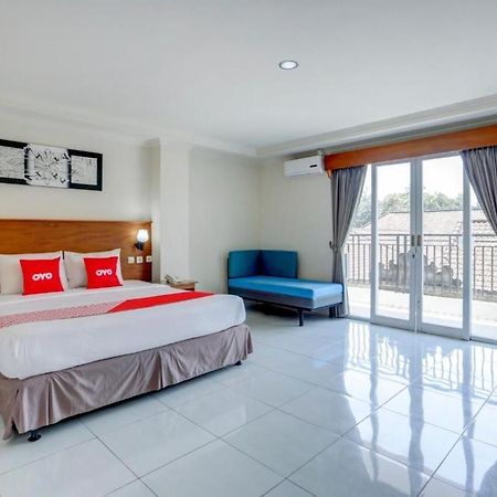 Oyo 3950 The Ratna Hotel Кута Екстериор снимка