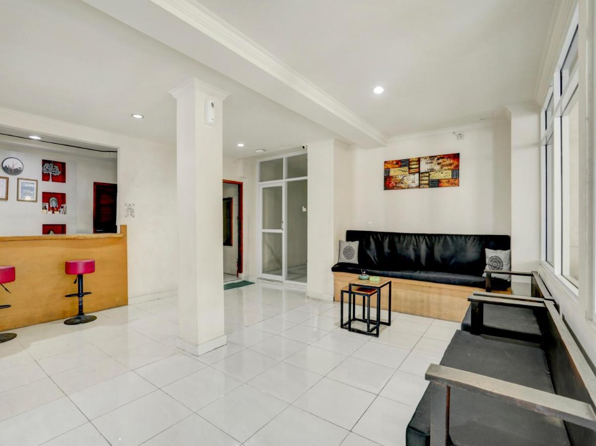 Oyo 3950 The Ratna Hotel Кута Екстериор снимка