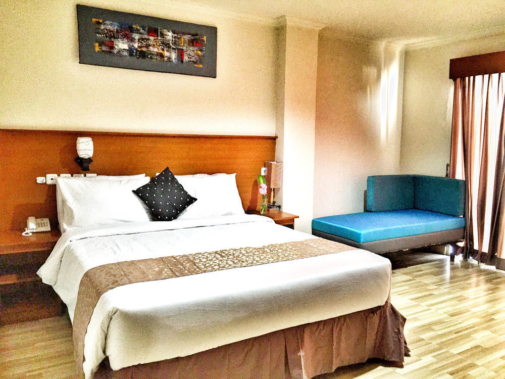 Oyo 3950 The Ratna Hotel Кута Екстериор снимка