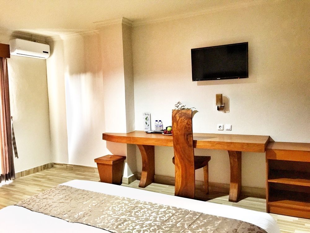 Oyo 3950 The Ratna Hotel Кута Екстериор снимка