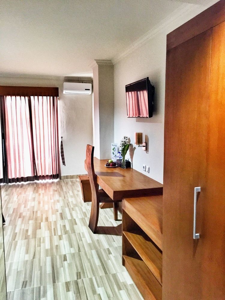 Oyo 3950 The Ratna Hotel Кута Екстериор снимка