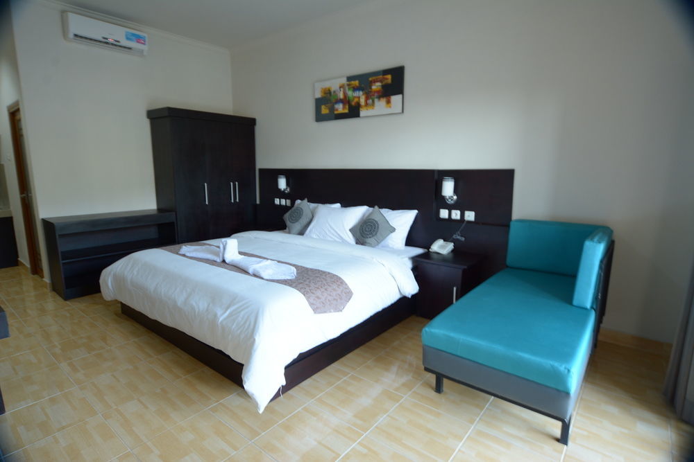 Oyo 3950 The Ratna Hotel Кута Екстериор снимка