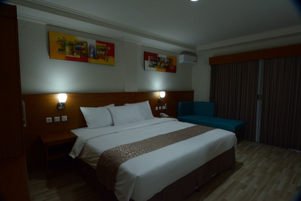 Oyo 3950 The Ratna Hotel Кута Екстериор снимка